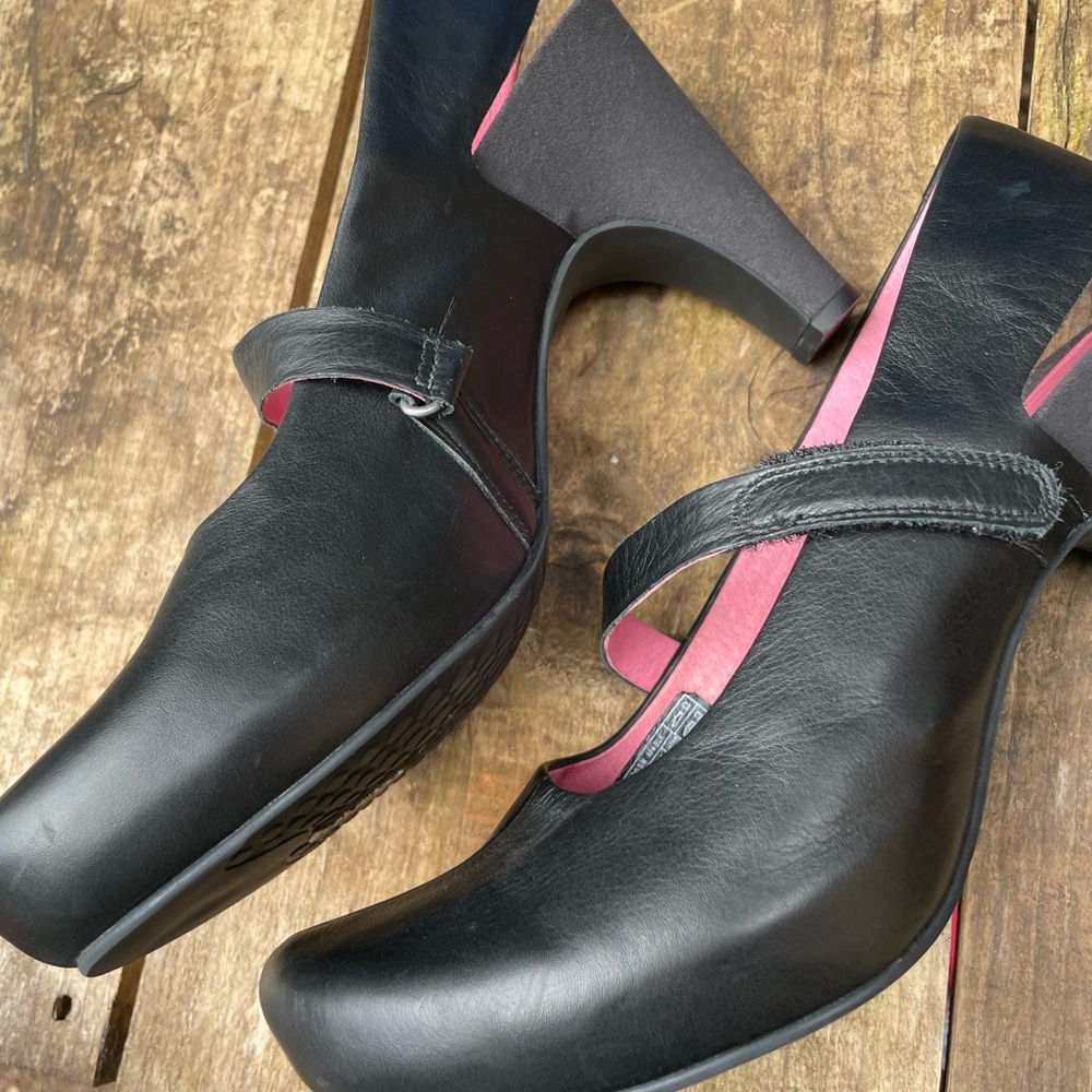 TSUBO  Leather Women's Shoes sz 9 - Picture 2 of 9